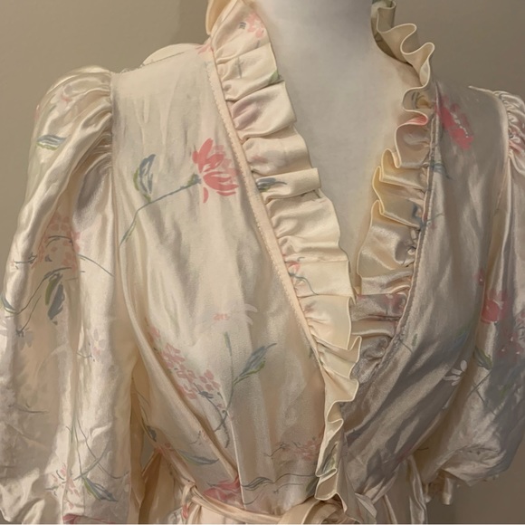 Vintage JC Penney Misses Robe Satin Floral Puff Sleeve Ruffle Trim Robe - Picture 15 of 16